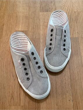Taos 8.5 EZ Soul Gray Wash Canvas Slip On Arch Support Comfort Mule Sneakers